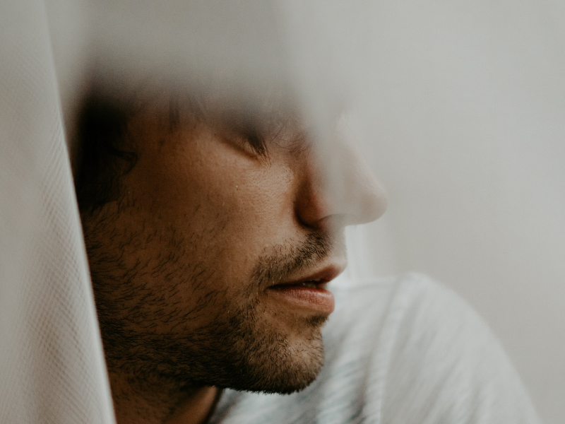 Warum leisten Menschen keine Erste Hilfe, wenn es um psychische Belastungen geht? Hier die 3 wesentlichen Gründe